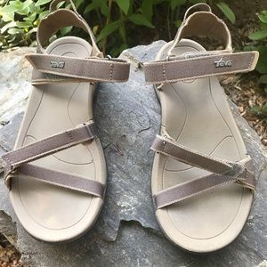 Teva sandals size 7